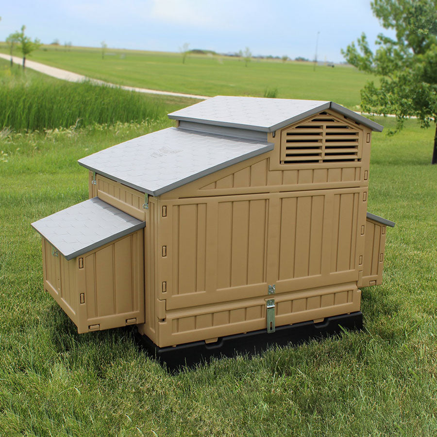 Snap Lock Formex Chicken Coop, Large (Up to 8 Chickens)