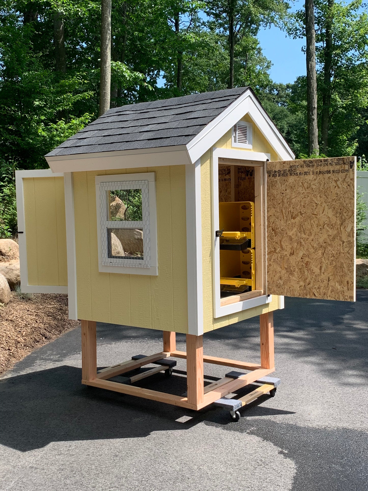 Easy Chicken Coop Plans 4X4 (8-10 Chickens)